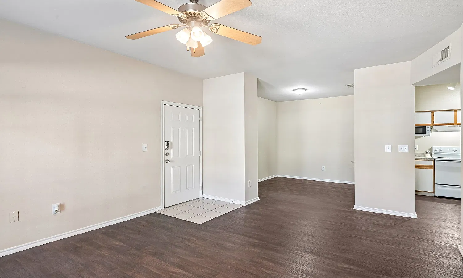 Legacy of Cedar Hill Apartments and Townhomes — Photo 4