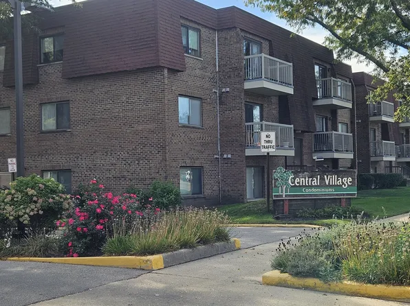 701 W Central Rd APT B3, Mount Prospect, IL 60056