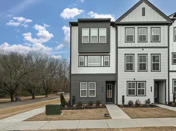 1343 Sandstar Ln, Charlotte, NC 28226