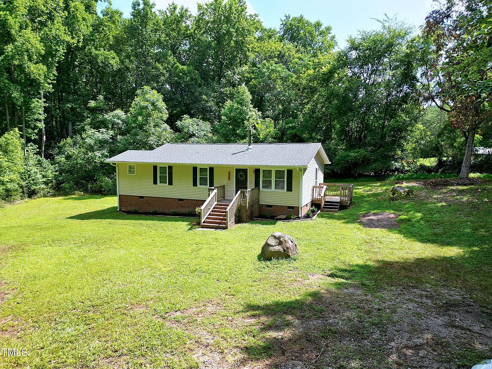 1st image of 8905 Dukes Lake Rd