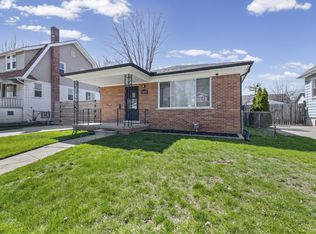 22055 Elmwood Ave, Eastpointe, MI 48021