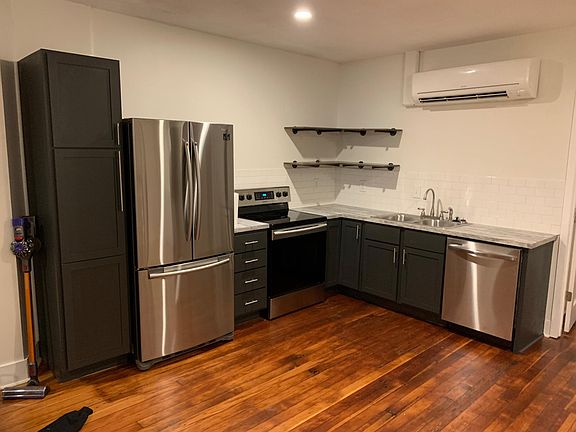 5th image of 109 E Lexington Ave