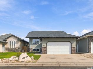 562 Rempel Manor, Saskatoon, SK S7T 0J4