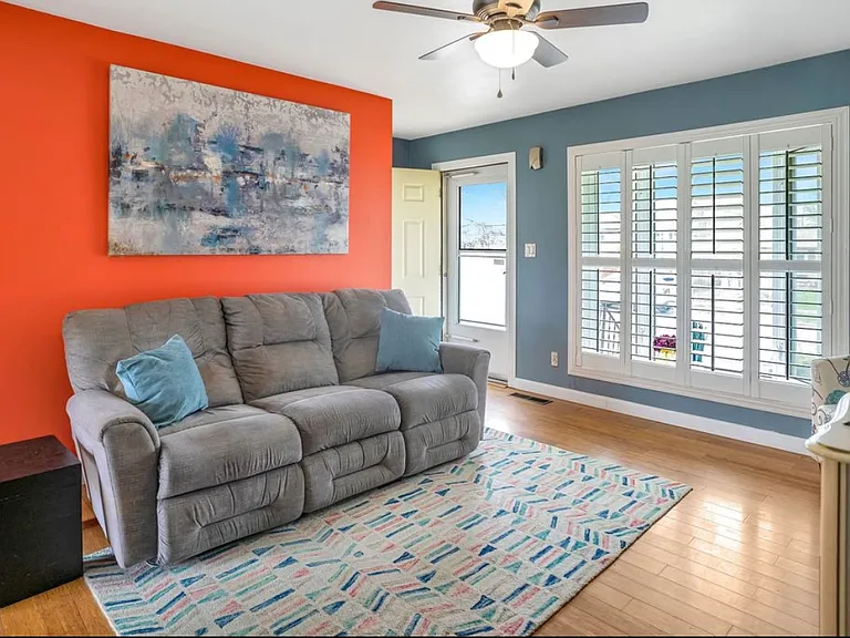 1203 Mount Vernon Dr — Photo 2