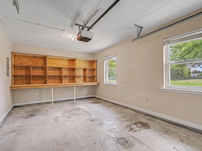 827 Pickney Ave — Photo 37