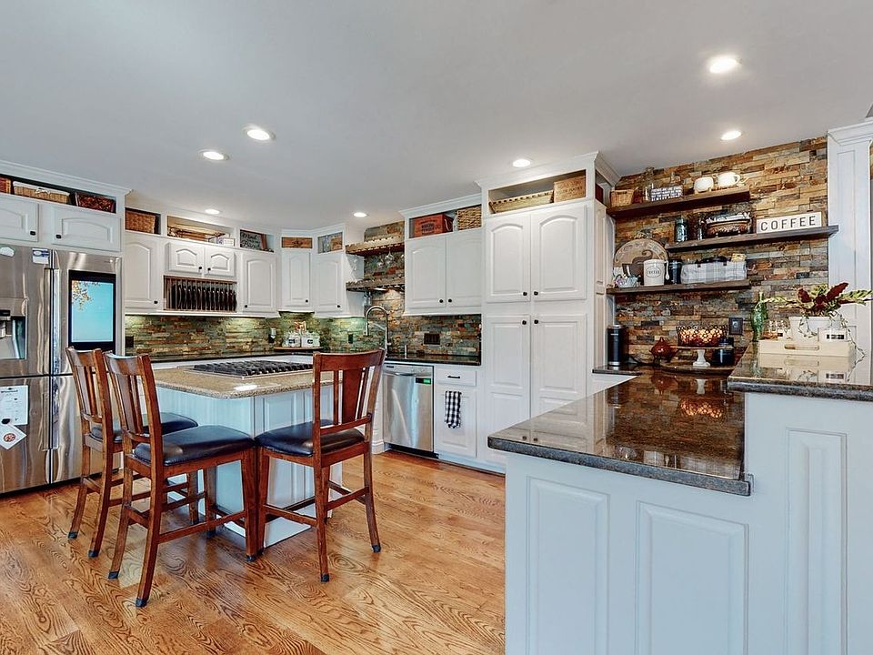 13th image of 2622 Poplar Knoll Dr