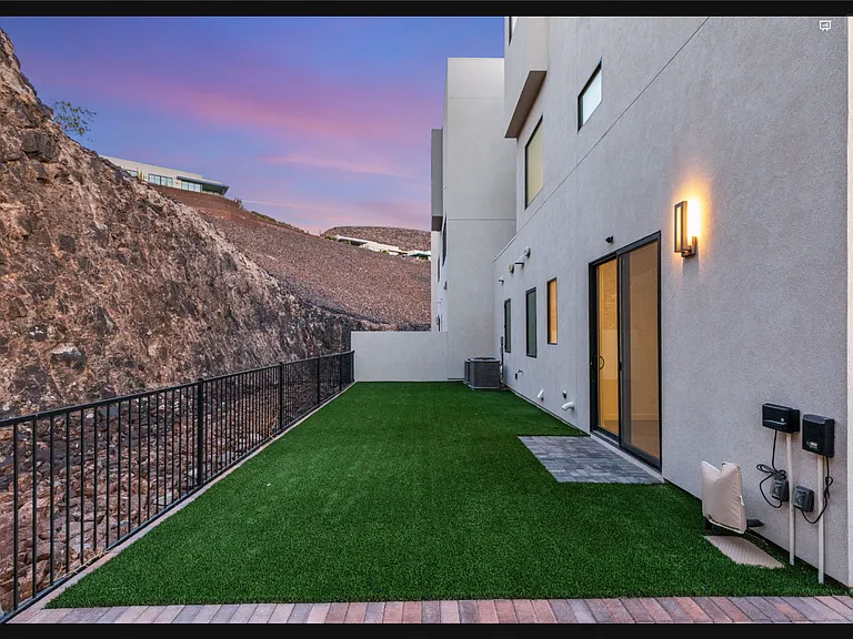 350 Solitude Peak Ln — Photo 11
