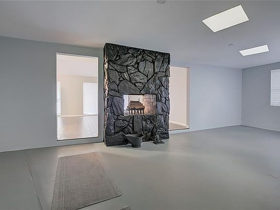 5th image of 1107 Pelican Dr S