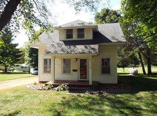 411 N Center St, Dundee, IA 52038