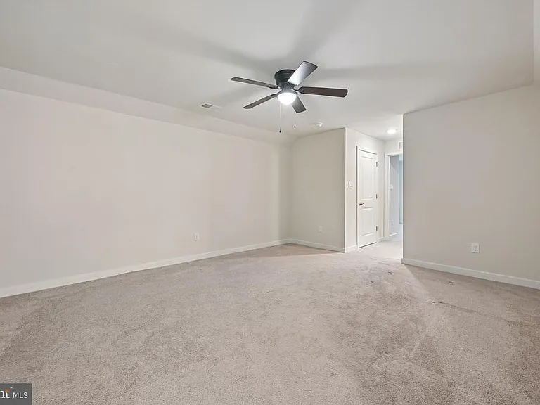 235 Congressional Ct — Photo 21