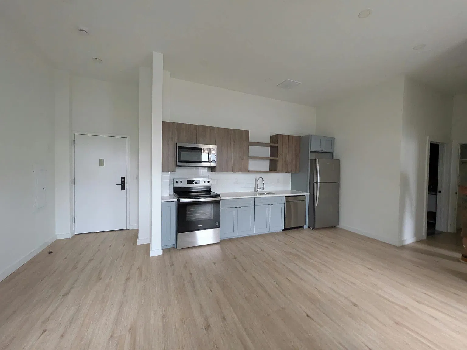 2 bed, $2,115 — Photo 2