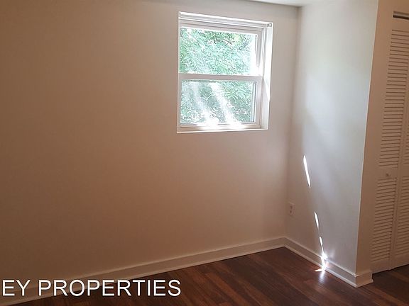 3rd image of 2908-A E Clay St