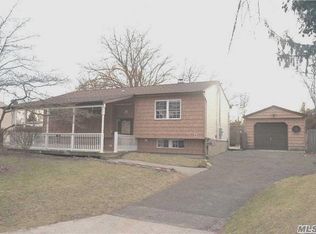 2912 Heather Ave, Medford, NY 11763
