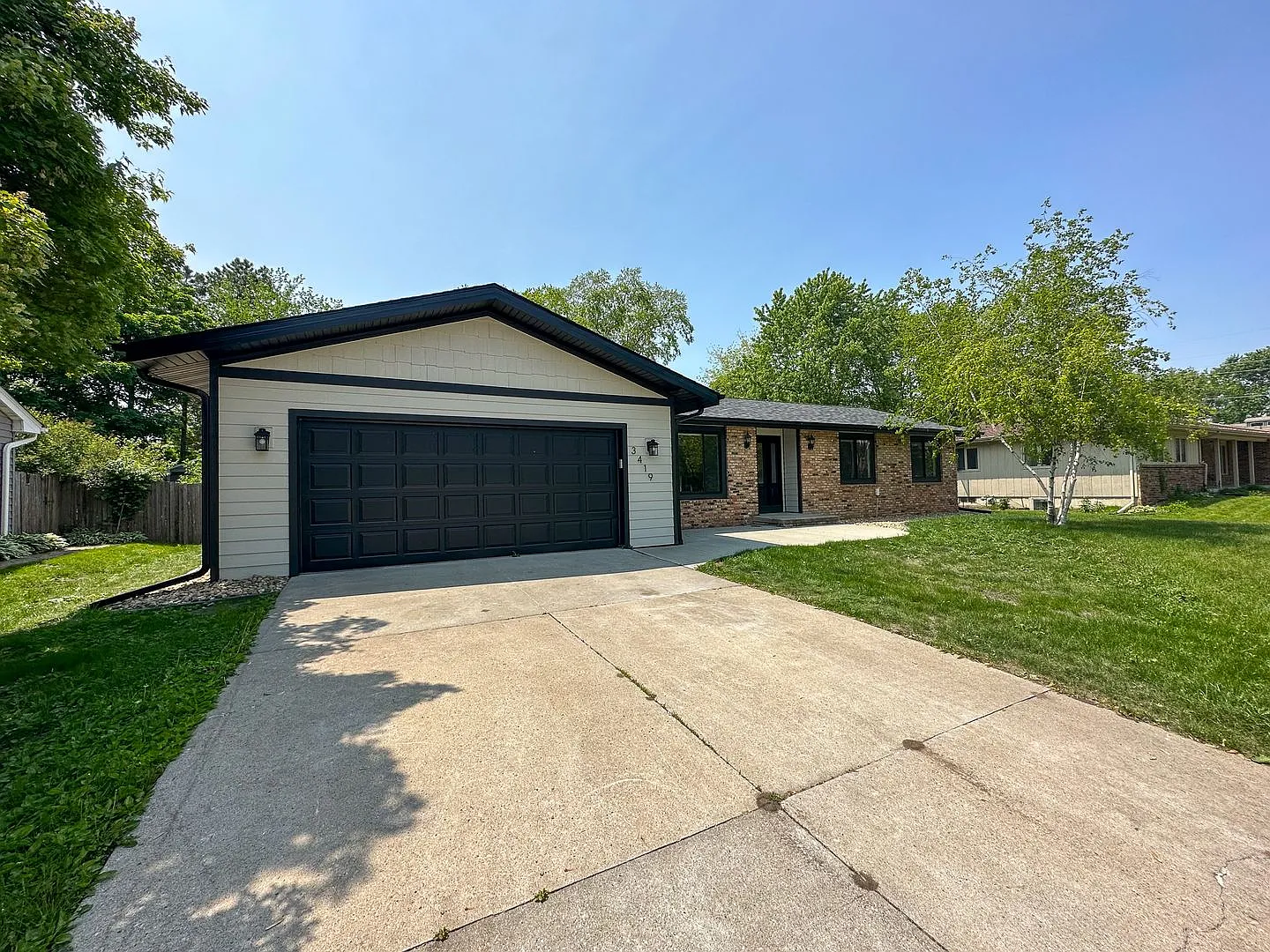 3419 Taft Ave- 4 Bed, 2.5 Bath House — Photo 3