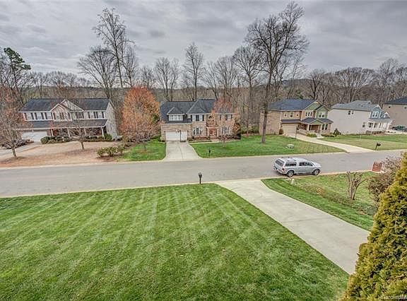 4th image of 3028 Greenmont Cir