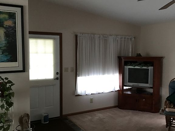 5th image of 40 Cherrywood Blvd