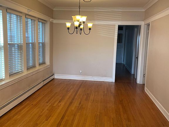 3rd image of 5106 W Sunnyside Ave #1