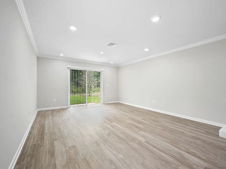 2628 Kohn Rd — Photo 5