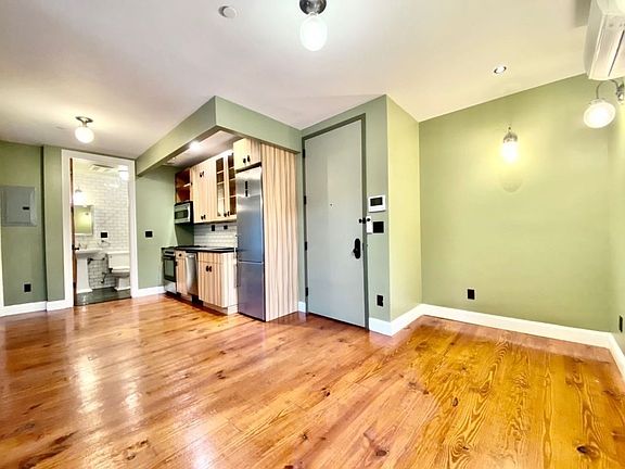 2nd image of 115 Suydam St #B2