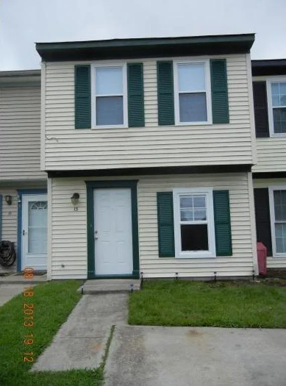 2 bed, 1.5 bath, 915 sqft, $1,400 — Photo 1