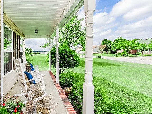 4th image of 8561 Governors Ln