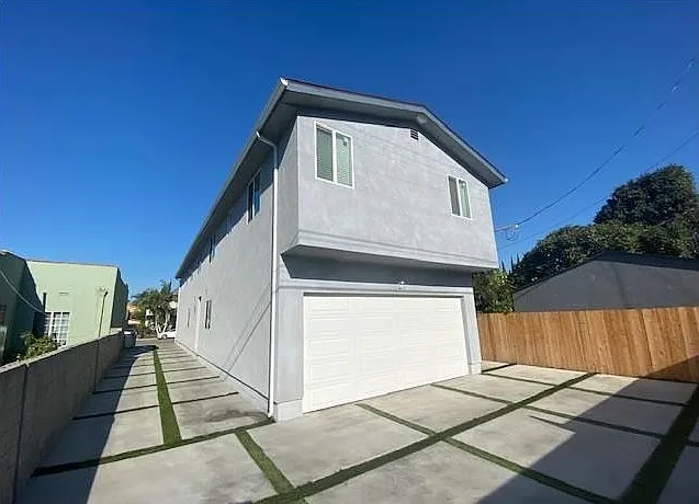 2408 S Redondo Blvd #2408 — Photo 18