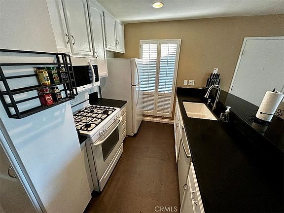 4th image of 2867 S Fairview St Unit F