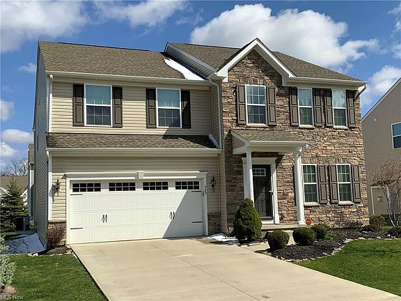 3rd image of 523 Gentry Cir W