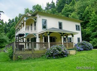 82 Old Place Rd, Hendersonville, NC 28792