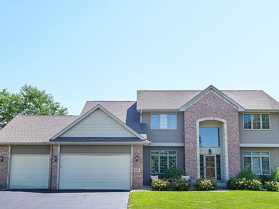 2nd image of 609 Lincoln Dr NE