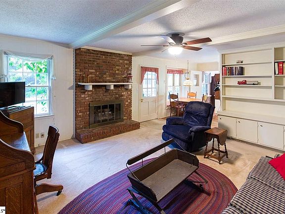 5th image of 101 Dellrose Cir