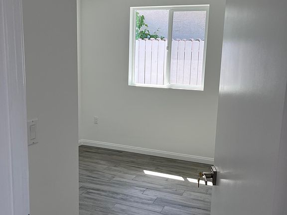 4th image of 24238 Hartland St