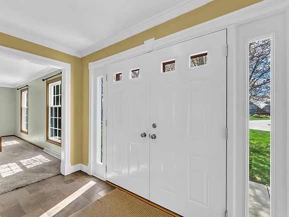3rd image of 7 Sprucewood COURT