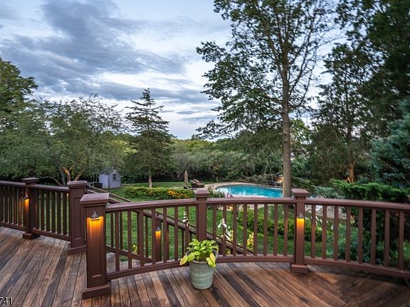 3rd image of 25 Carriage Way