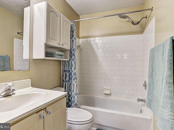 En suite master bath