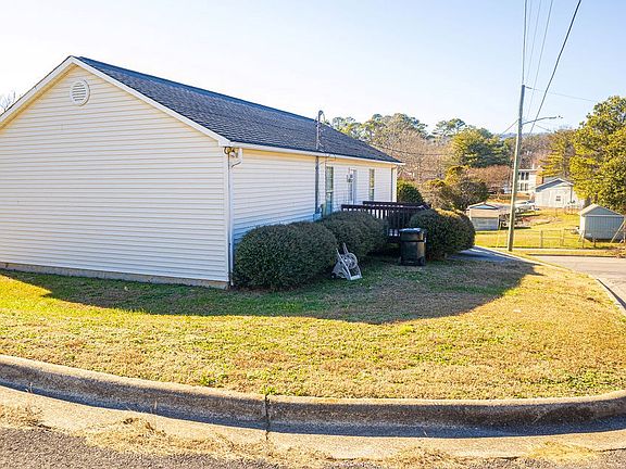 3rd image of 504 W Boundary St