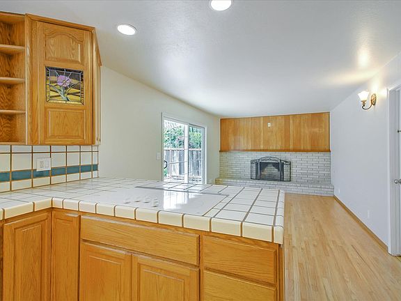 3rd image of 124 Belvue Dr