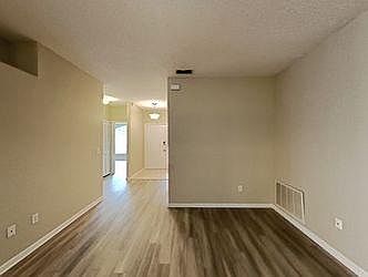 4th image of 745 Silver Birch Pl