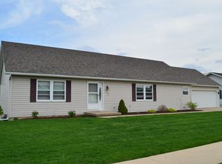 705 W Farmland Dr, Maquoketa, IA 52060