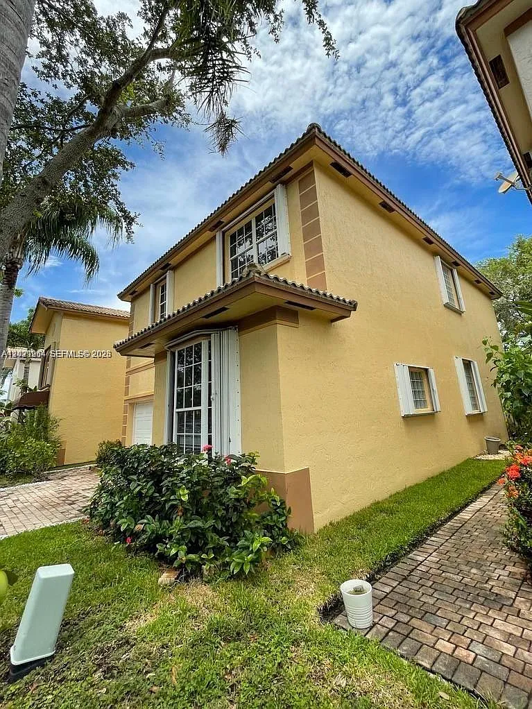 4 bed, 3.5 bath, 2434 sqft, $5,500 — Photo 2