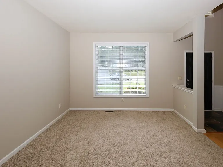 2895 Haynes Club Cir SW — Photo 4