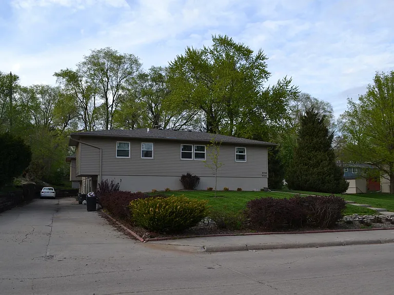 5738 Hamilton St — Photo 3