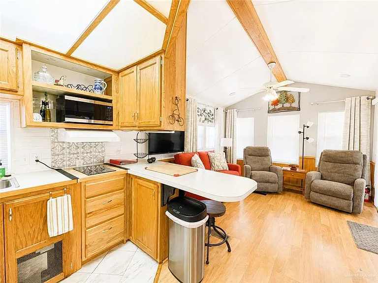 212 London Ave — Photo 7