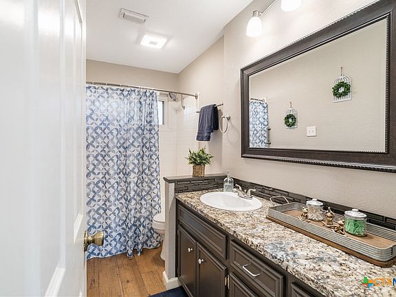 5th image of 1101 Deepwood Dr