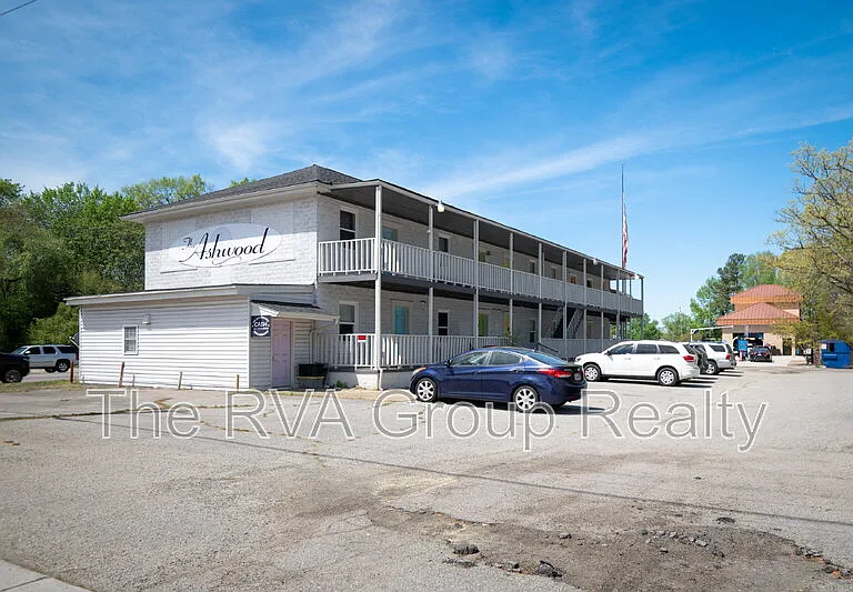 3805 Woodlawn St #12 — Photo 2