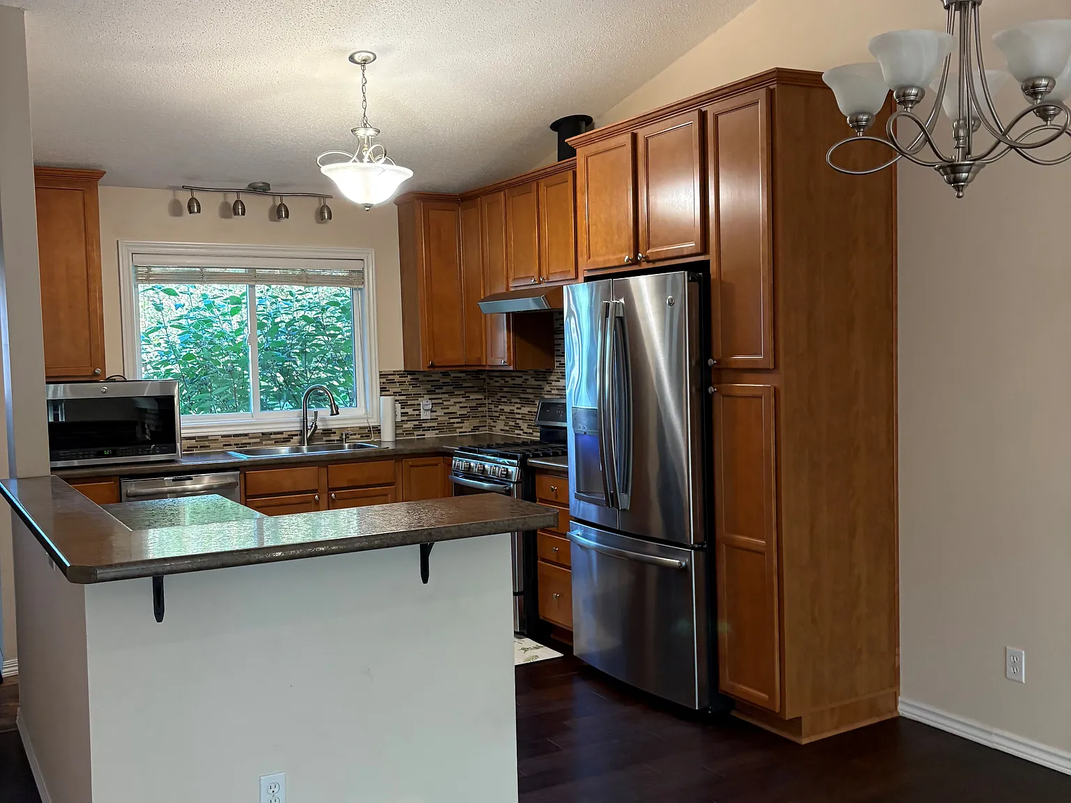 4 bed, 1922 sqft, $2,900 — Photo 4