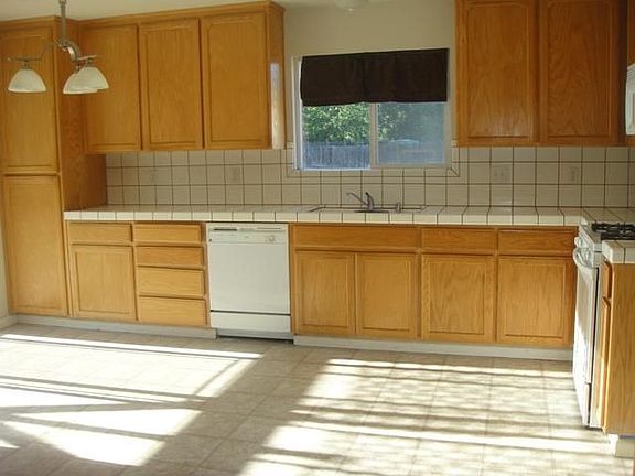 5th image of 2492 Huckleberry Ln