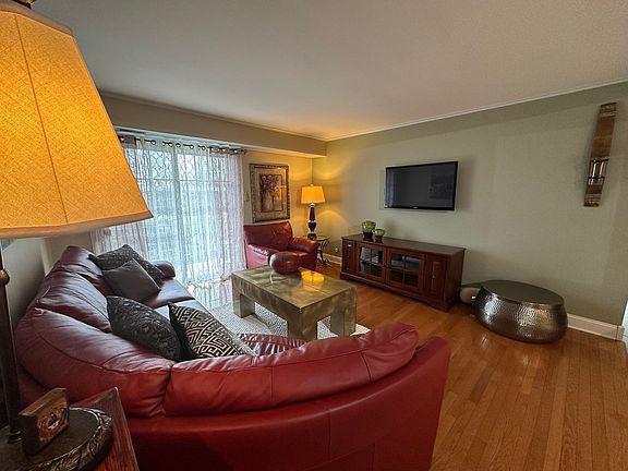 3rd image of 1633 N Windsor Dr APT 314