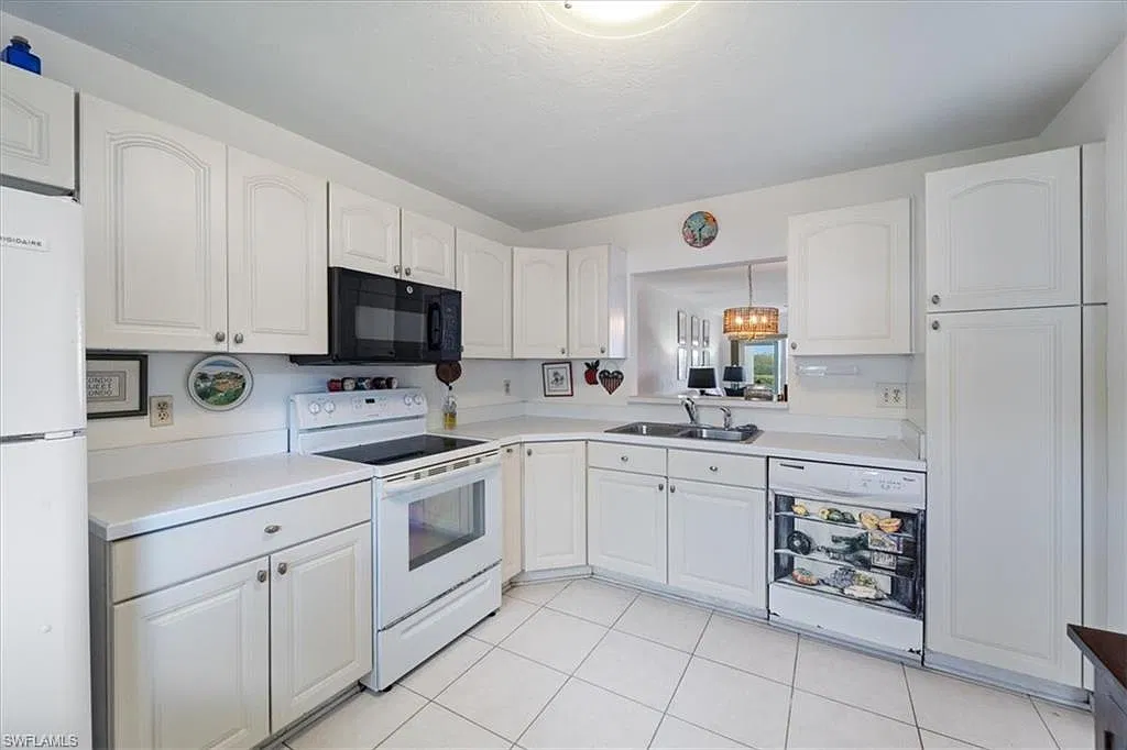 2 bed, 2.0 bath, 1100 sqft, $5,500 — Photo 2