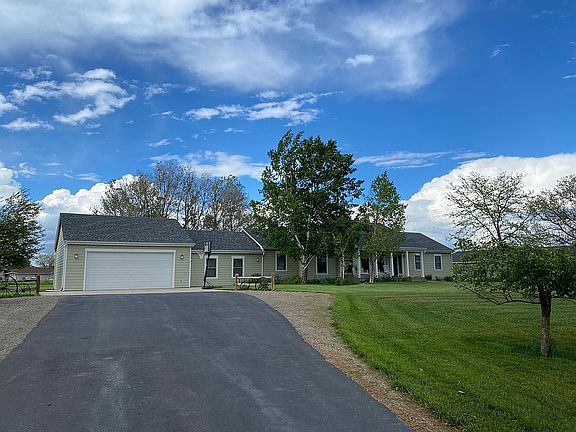 3rd image of 5823 Creek Dr